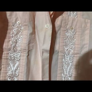Peach short sleeve blouse, w/beautiful designs.